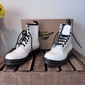 DR. MARTIN SIZE 9 FOURTEEN SIXTY WHITE SMOOTH LEATHER LACEUP COMBAT BOOT